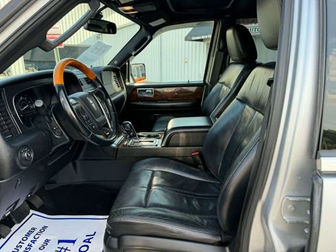 Used 2016 Lincoln Navigator Select AWD/4WD image 6