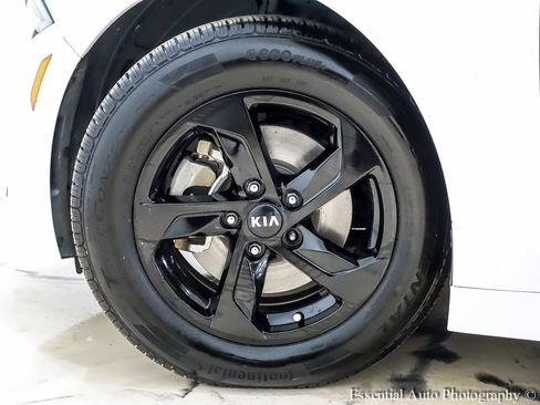 Used 2021 Kia K5 LXS image 12