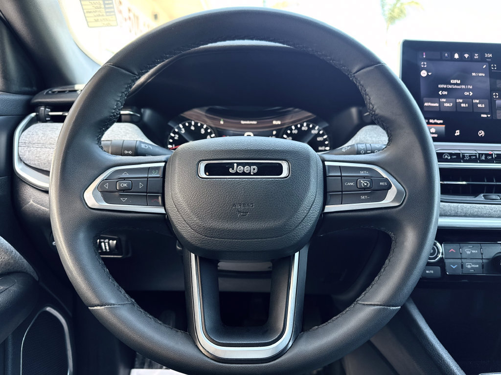 Used 2024 Jeep Compass Latitude AWD/4WD image 11