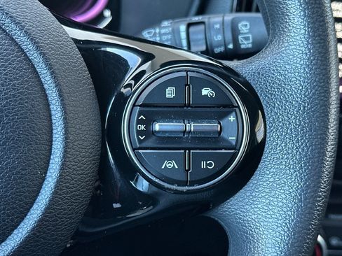 Used 2023 Kia Soul S FWD image 28