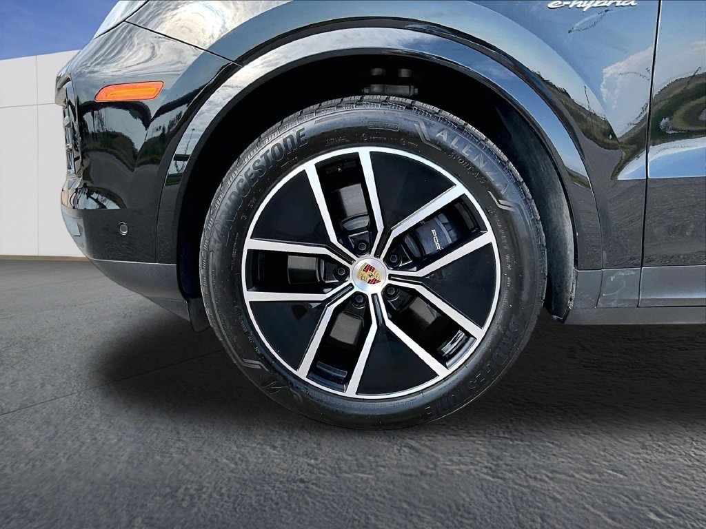Certified 2024 Porsche Cayenne Coupe AWD/4WD image 11