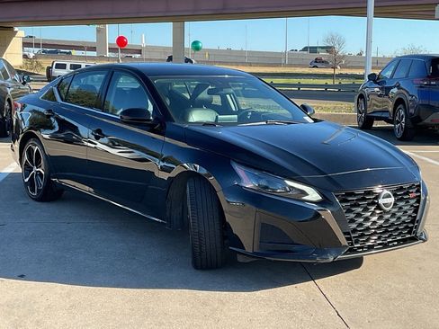 Certified 2025 Nissan Altima 2.5 SR image 4