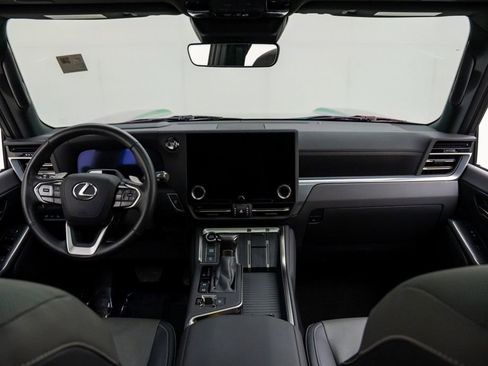 Used 2025 Lexus GX 550 w/ Cold Area Package AWD/4WD image 12