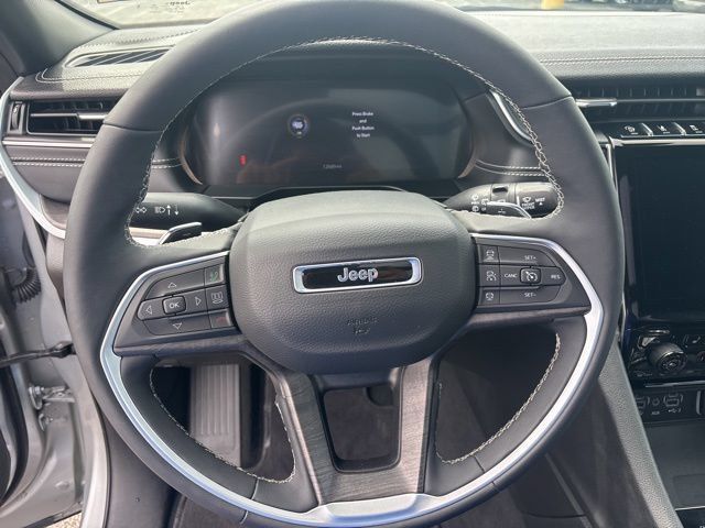 Used 2025 Jeep Grand Cherokee L Limited w/ Luxury Tech Group II AWD/4WD image 30