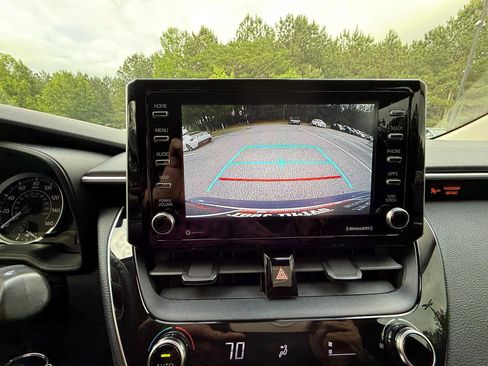 Used 2021 Toyota Corolla LE image 19