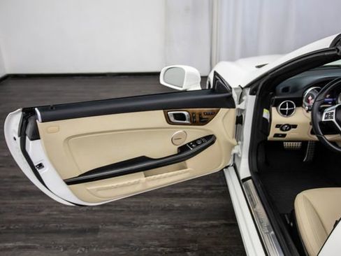 Used 2014 Mercedes-Benz SLK 250 2dr Roadster SLK 250 w/ Premium Package image 16