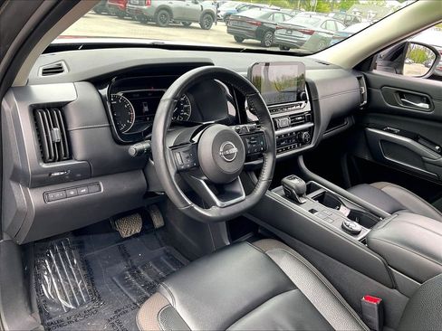 Used 2024 Nissan Pathfinder SL AWD/4WD image 8