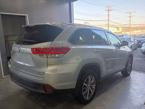 Used 2019 Toyota Highlander XLE image 6