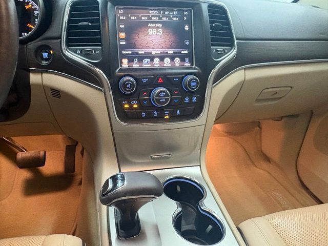 Used 2014 Jeep Grand Cherokee Overland w/ Advanced Technology Group AWD/4WD image 31