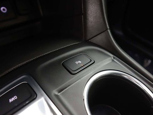 Used 2023 Chevrolet Equinox LT image 50