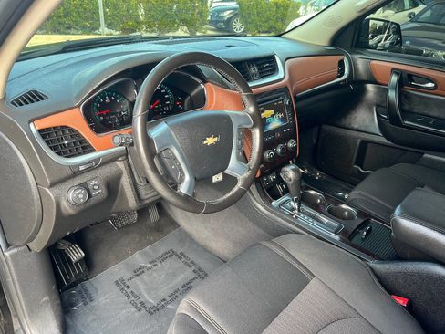 Used 2015 Chevrolet Traverse LT w/ Style and Technology Package image 18