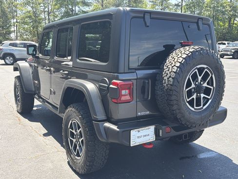 Used 2025 Jeep Wrangler Unlimited Rubicon AWD/4WD image 6