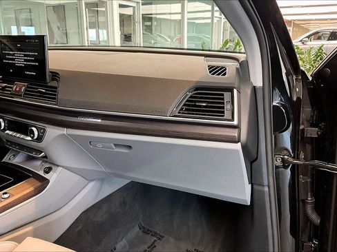 Certified 2025 Audi Q5 2.0T Premium Plus w/ Premium Plus Package AWD/4WD image 19