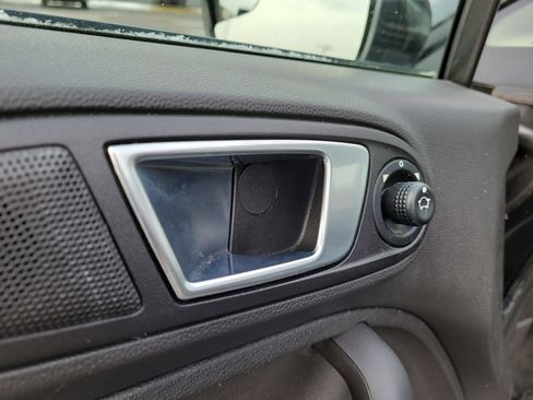 Used 2015 Ford Fiesta SE image 17