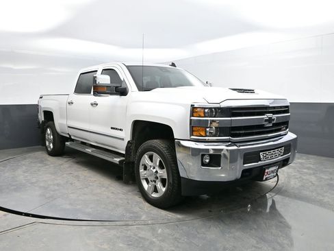 Used 2019 Chevrolet Silverado 2500 LTZ image 2