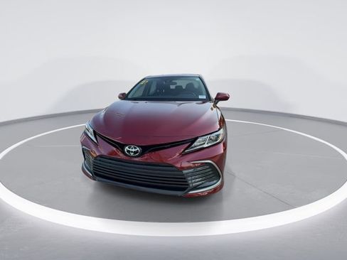 Used 2021 Toyota Camry LE image 3