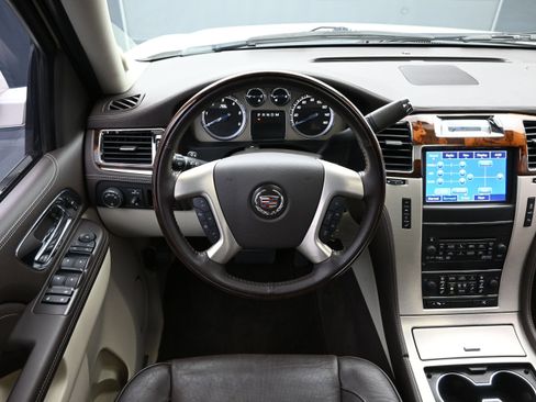 Used 2014 Cadillac Escalade Platinum RWD image 26