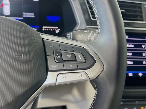 Used 2022 Volkswagen Tiguan SE image 17