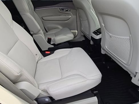Used 2025 Volvo XC90 B6 Ultra w/ Protection Package Premier image 38
