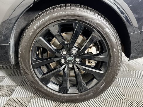 Used 2024 Land Rover Discovery Dynamic SE AWD/4WD image 35