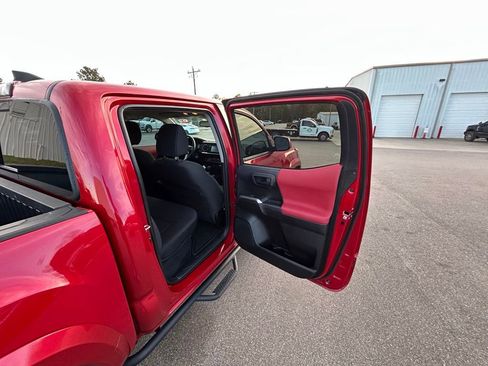 Used 2019 Toyota Tacoma 2WD Double Cab image 16