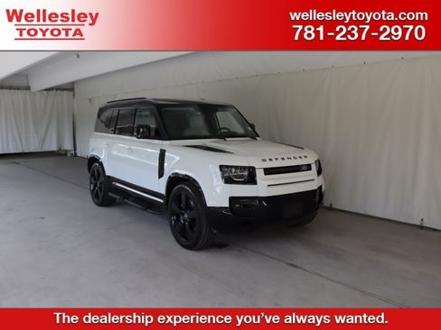 Used 2025 Land Rover Defender 110 X-Dynamic SE AWD/4WD image 1