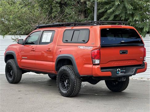 Used 2016 Toyota Tacoma TRD Off-Road AWD/4WD image 3