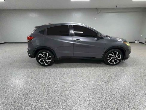 Used 2019 Honda HR-V Sport image 2