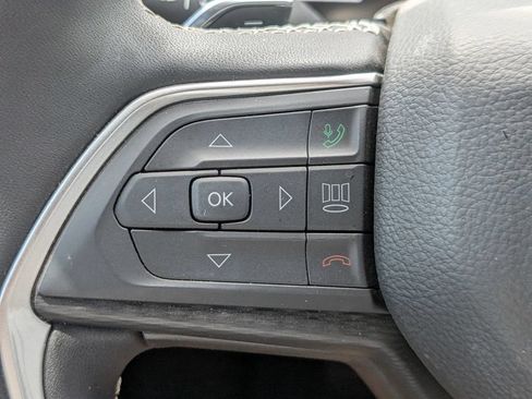 Used 2025 Jeep Grand Cherokee Altitude RWD image 23