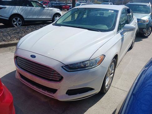 Used 2014 Ford Fusion SE FWD image 2