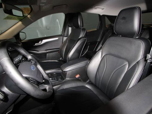 Used 2025 Ford Escape Platinum w/ Premium Technology Package image 4