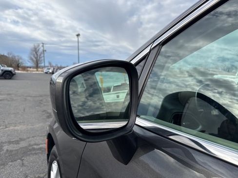 Used 2018 Chrysler Pacifica Touring Plus w/ Tire & Wheel Group image 15