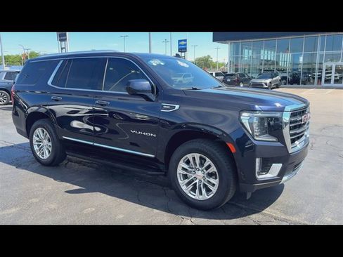Used 2023 GMC Yukon SLT AWD/4WD image 2