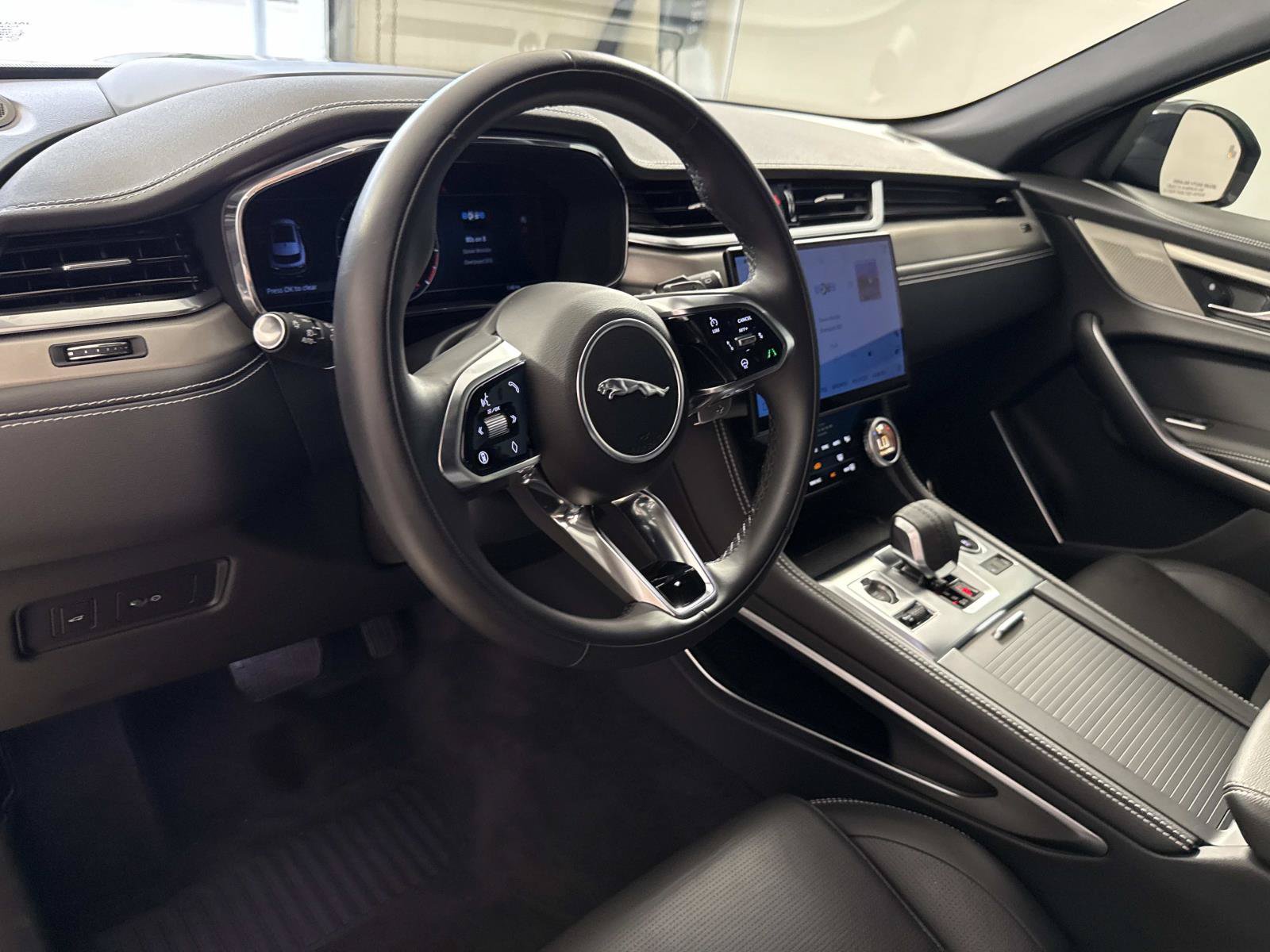 Certified 2026 Jaguar F-PACE R-Dynamic S AWD/4WD image 22