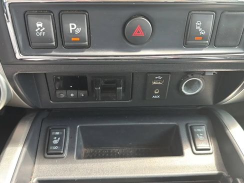 Used 2017 Nissan Titan SV AWD/4WD image 20