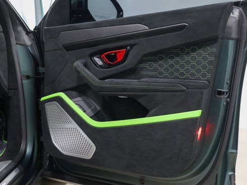 Used 2024 Lamborghini Urus Performante image 44