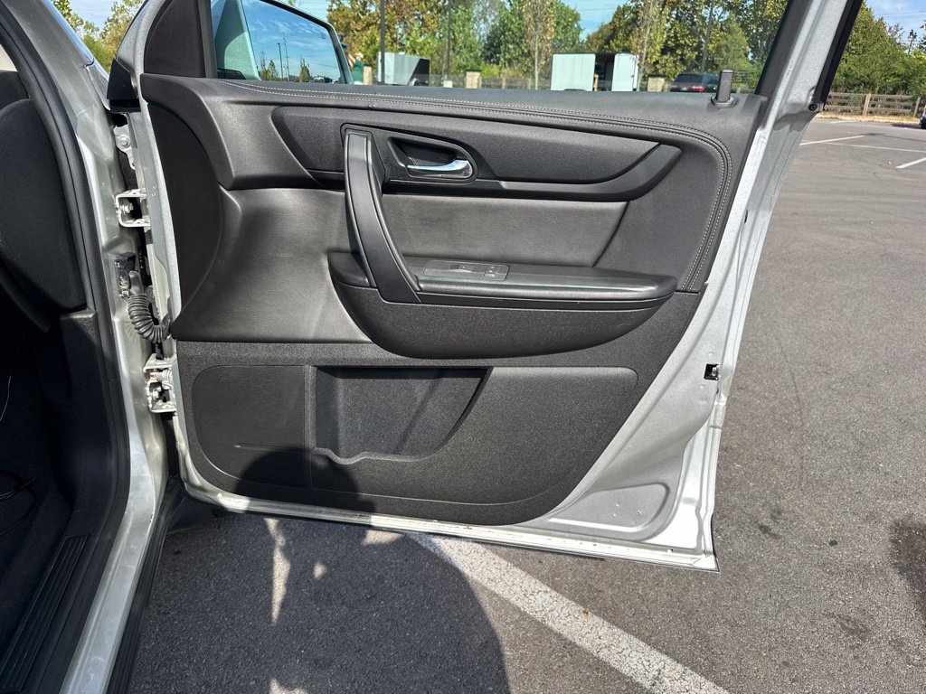 Used 2017 Chevrolet Traverse LT FWD image 23