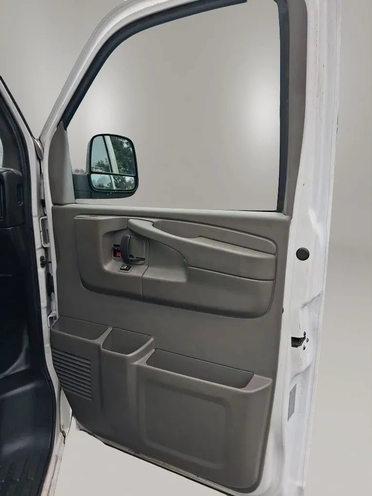 Used 2015 Chevrolet Express 2500 RWD image 28