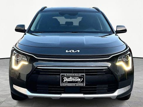 Used 2023 Kia Niro EX image 3