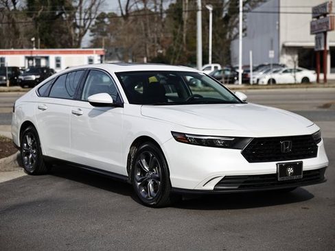 Used 2023 Honda Accord EX image 13