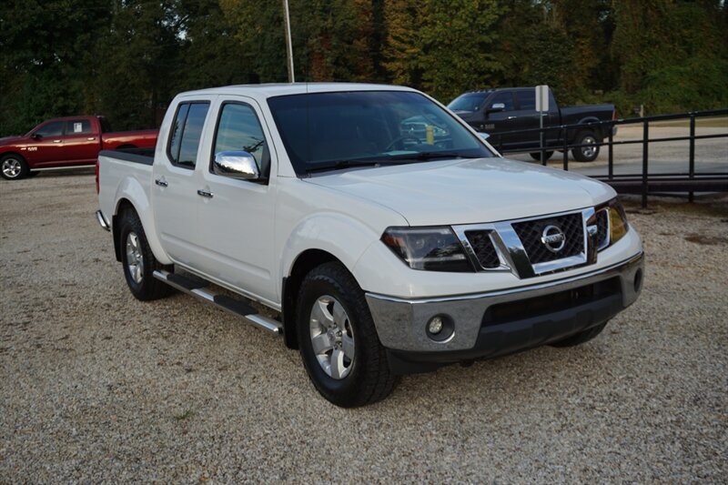 Used 2009 Nissan Frontier SE w/ SE Value Truck Pkg RWD image 3