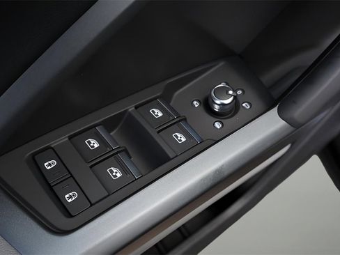 Used 2025 Audi Q3 2.0T Premium w/ Convenience Package image 12