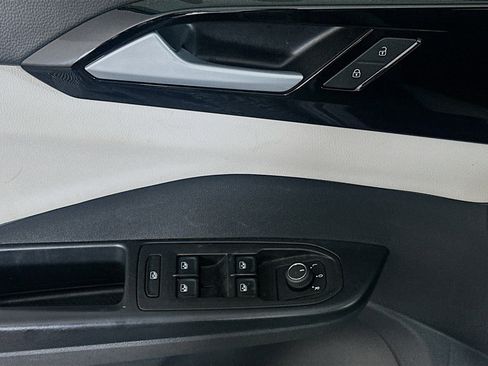 Used 2025 Volkswagen Taos S FWD image 15