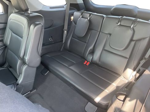 Used 2021 Ford Explorer XLT w/ Equipment Group 202A AWD/4WD image 21