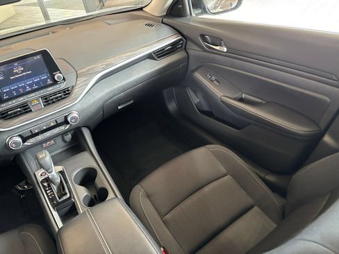 Used 2025 Nissan Altima 2.5 SV FWD image 25