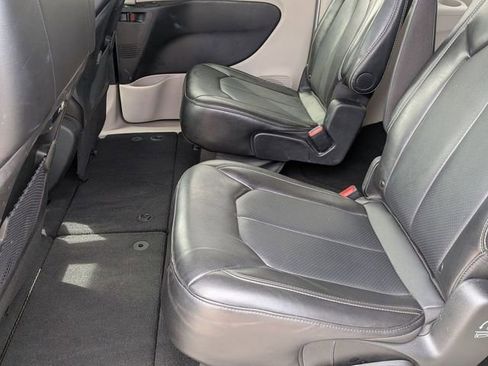 Certified 2024 Chrysler Pacifica Touring-L image 24