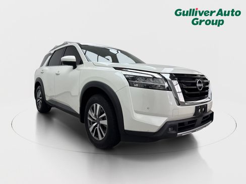 Used 2022 Nissan Pathfinder SL FWD image 13