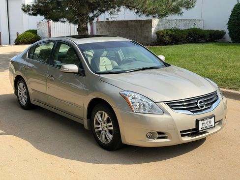 Used 2010 Nissan Altima 2.5 SL w/ SL Pkg FWD image 3