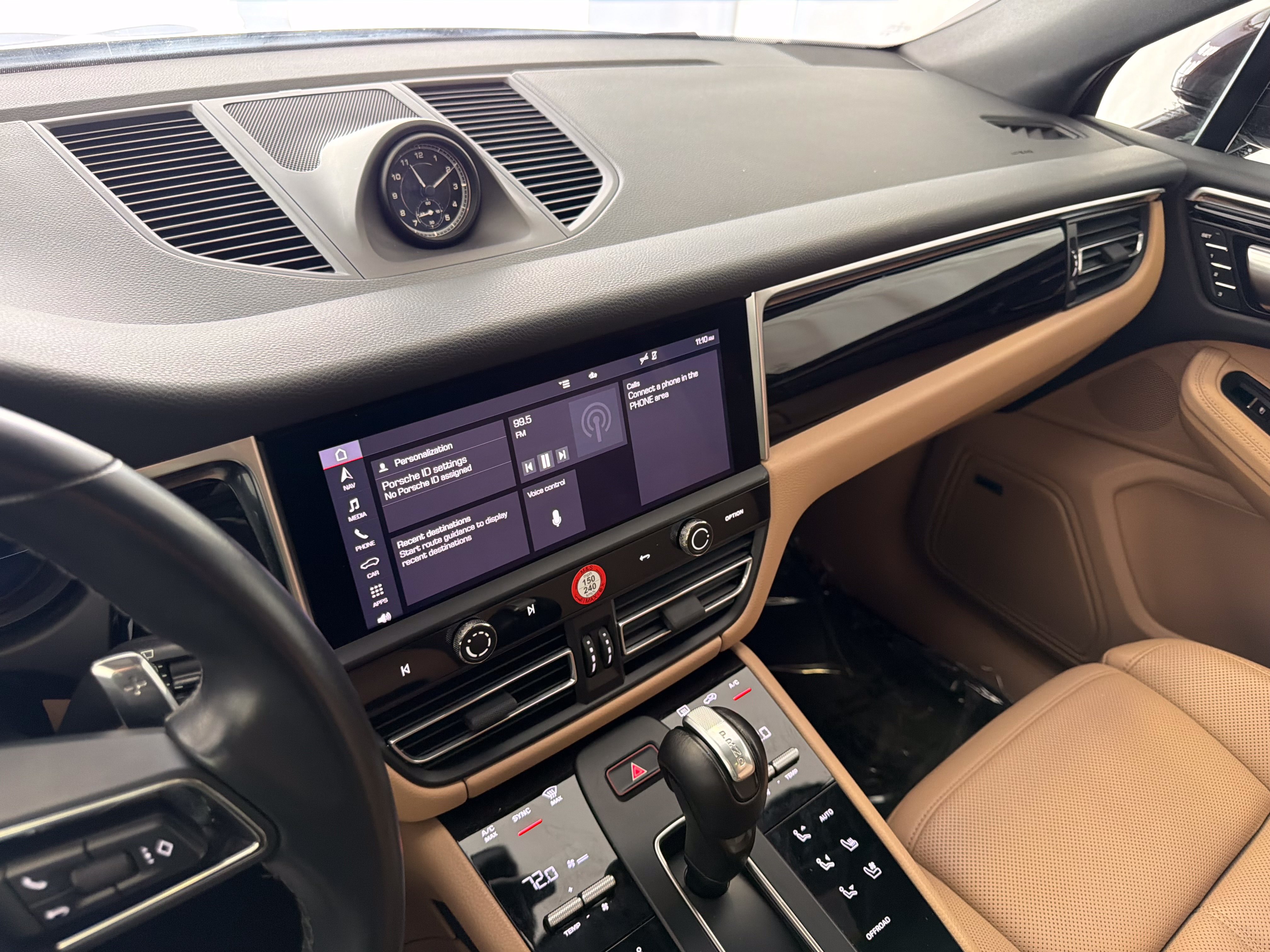 Certified 2024 Porsche Macan AWD/4WD image 18