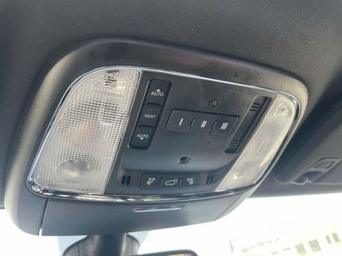 Used 2022 Jeep Grand Cherokee Limited image 32